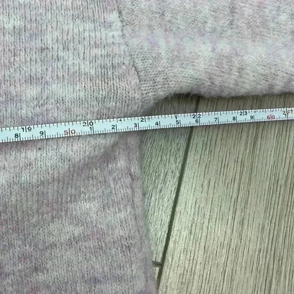 H&M Light Pink V-Neck Sweater Size Small - Picture 7 of 8